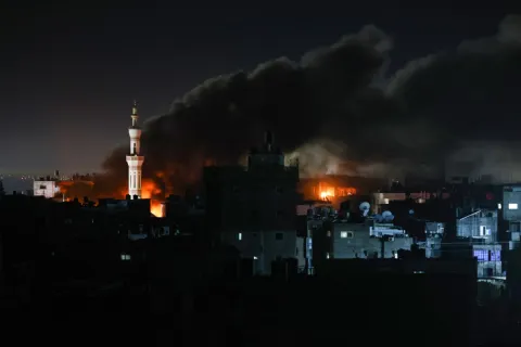 غارات غير مسبوقة: مئات الشهداء والجرحى في رفح (فيديوهات)