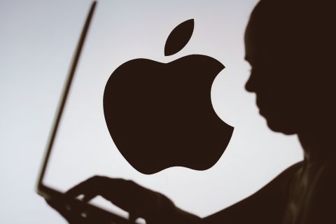 Apple thanks hacker charged with stealing $2.5m 