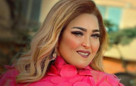 نهال عنبر و ابنها يؤديان مناسك العمرة 