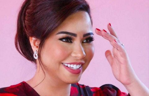شيرين عبد الوهاب تحظى بجائزة (التأثير العالمي) في يوم المرأة