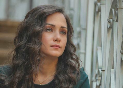 ولاء عزام تلفت الأنظار في ولاد بديعة.. والجمهور يشبهها بنجمة مسلسل حرب الورود 