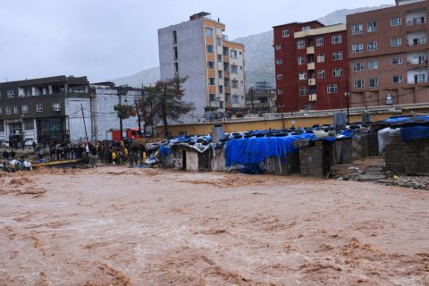 السيول تجتاح دهوك في العراق