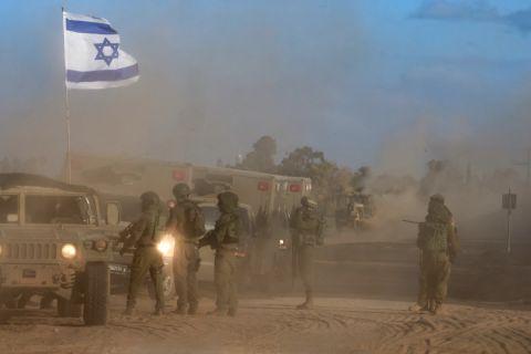 مجزرة في وادي غزة.. الإحتلال يستهدف فلسطينيين تجمعوا للحصول على المساعدات