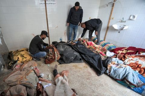 20 شهيدا و 16 مصابا بقصف منزل في جباليا.. الصحة العالمية: 