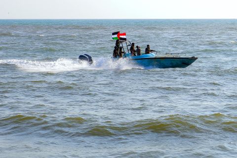 الحوثيون يضمنون سلامة مرور السفن الروسية والصينية.. ما هو المقابل؟