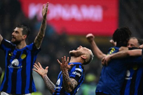 إنتر يهزم ميلان في الديربي ويتوج بلقب الدوري الإيطالي للمرة 20 في تاريخه