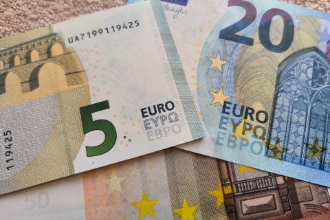 سعر صرف اليورو مقابل الليرة السورية اليوم الخميس 25 أبريل 2024