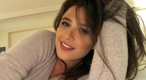 ياسمين عبد العزيز تهنىء جمهورها بالعيد بوصلة رقص على (اختياراتي مدمرة حياتي)!
