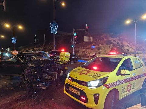 فيديو..إصابة خطيرة في حادث تحطم مركبة الوزير الإسرائيلي