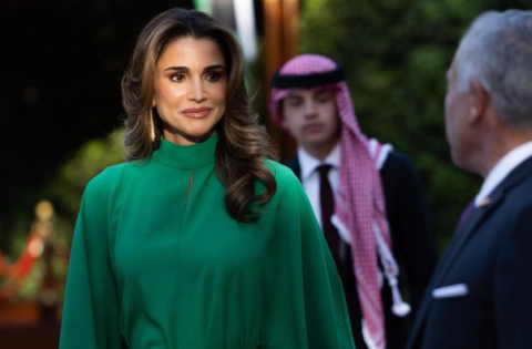 مع اقتراب عيد الإستقلال.. إليك أجمل إطلالات الملكة رانيا خلال احتفالها بهذه المناسبة