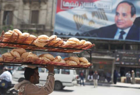 مصر ترفع سعر الخبز المدعوم 3 أضعاف سعره الحالي 