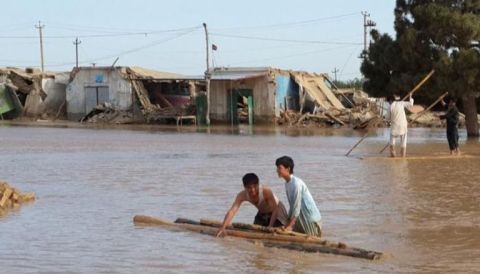 مصرع 34 شخصا في سومطرة الأندونيسية بسبب فياضانات مفاجأة 
