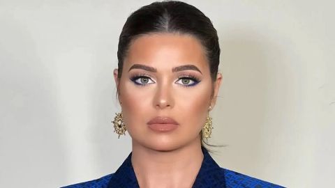 يسرا اللوزي تثير الجدل لارتدائها الأبيض في جنازة والدتها