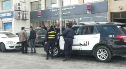 لص يسطو على بنك في الأردن بمسدس بلاستيكي.. تفاصيل