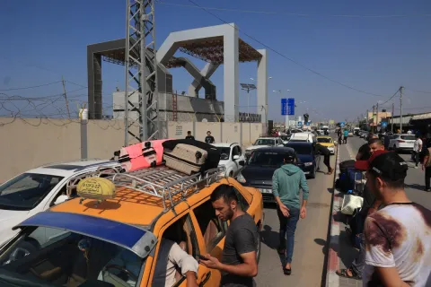 عاجل.. الجيش الإسرائيلي يسيطر على معبر رفح (فيديو)