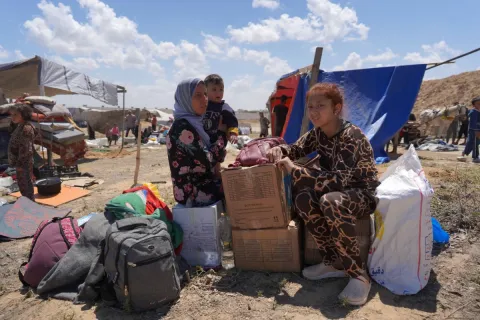 شاهد ازدحام النازحين في