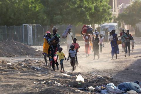 السودان... اشتباكات عنيفة بين الجيش والدعم السريع في الخرطوم