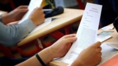 مصر.. جروبات غش إلكتروني تتداول أسئلة الثانوية العامة بـ 1000 جنيه