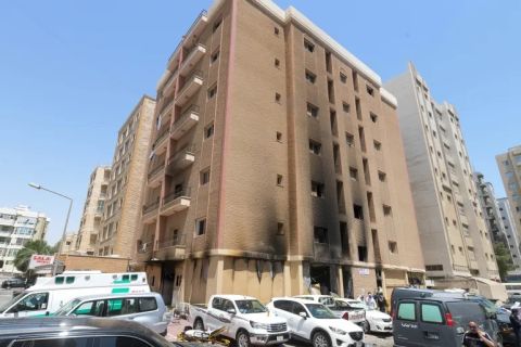 هكذا اندلع حريق المنقف.. وبلدية الكويت تتخذ إجراء
