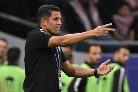 تقرير: عموتة يحصل على 7 أضعاف راتبه مع منتخب الأردن