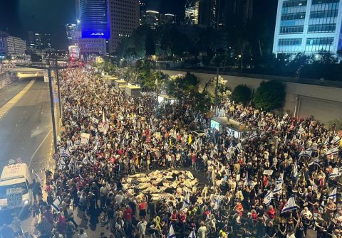 بالفيديو.. مواجهات عنيفة في تل أبيب