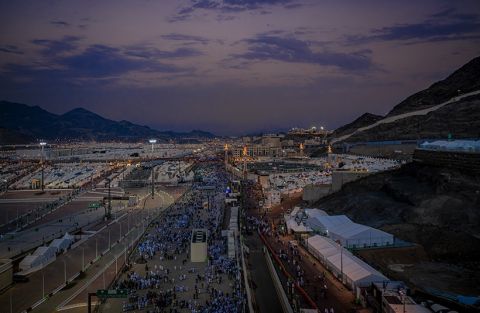 الأمطار تطفئ لهيب أرض مكة المكرمة (فيديو وصور)