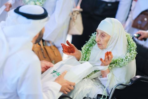 البلوغر الجزائرية مايا رجيل تلقي بنفسها من قطار في كوستاريكا.. ما القصة؟