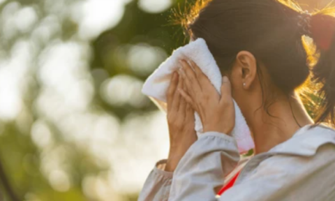  5 Foods that Increase Sweating Issue