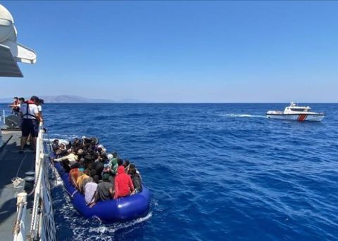 تركيا: إنقاذ 18 مهاجرا على متن قارب شمال غرب البلاد 