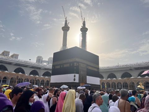 ماذا فعلت موجة الحر بالحجاج في مكة؟.. ارتفاع حصيلة الوفيات