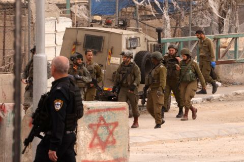 المستوطنون يستعدون لمسيرة الأعلام في القدس.. 