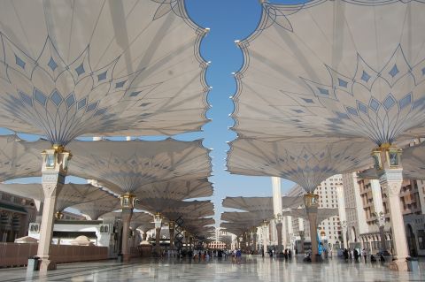 مع أول أيام التشريق ..الحجاج يرمون الجمرات الثلاث 