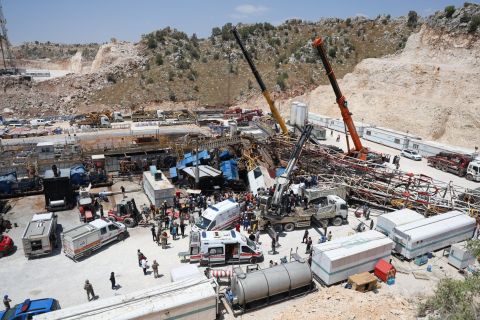 انهيار منصة تنقيب عن النفط في تركيا (صور)