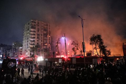 بالفيديو...حريق ضخم بمركز تجاري بالصين ومصرع 16 شخصا