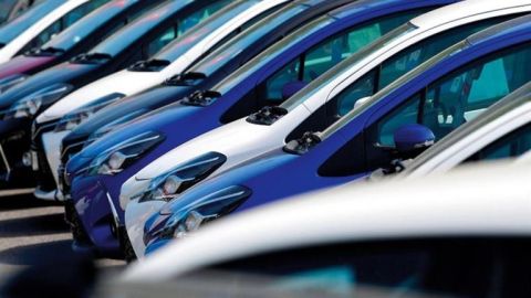الأردن: رفع الضريبة على سيارات الكهرباء وتخفيضها على مركبات البنزين