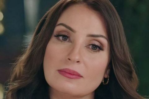 نرمين الفقي تؤدي مناسك العمرة و طلاء أظافرها يضعها في مأزق