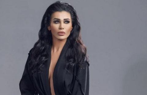 نادين الراسي تثير الجدل و الانتقادات بجرأتها في أحدث ظهور لها