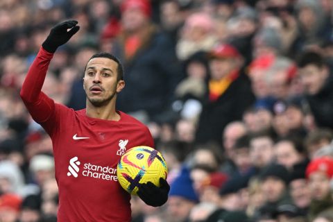 هانز فليك يطلب ضم تياغو ألكانتارا لطاقم تدريب برشلونة