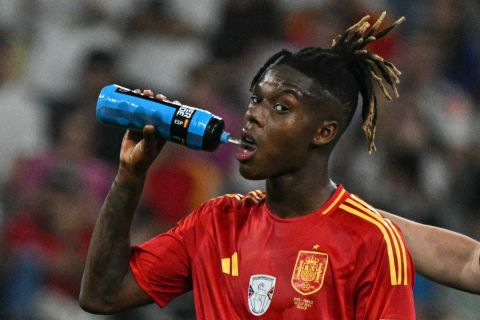برشلونة يتوصل لاتفاق مبدئي للتعاقد مع نيكو ويليامز