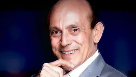 محمد صبحي يدخل المستشفى وأشرف زكي يطمئن الجمهور على حالته الصحية
