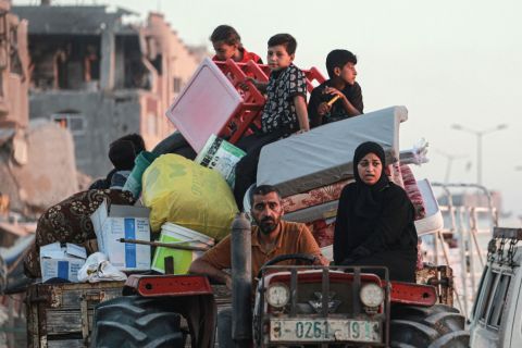 الإحتلال يعترف بمقتل واصابة 5 ضباط وجنود في غزة.. والآلاف ينزحون من 