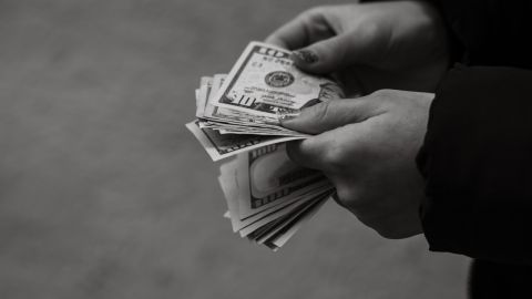 ماذا يعني الحلم بعد النقود في المنام؟