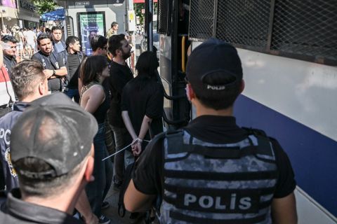 شاهد: اعتداءات وحشية على اللاجئين السوريين في تركيا