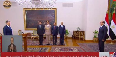 أكبر تغيير وزاري في تاريخ مصر.. الحكومة تؤدي اليمين أمام السيسي