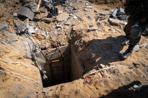 آلاف المصلين يشيعون هنية في الدوحة (صور وفيديو)