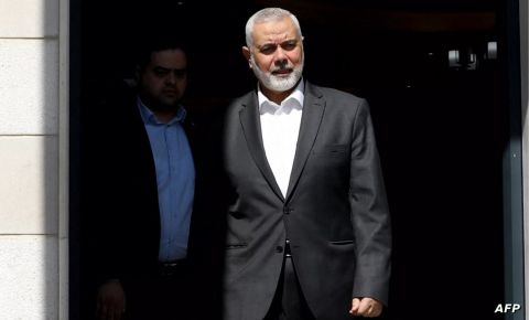 نعش هنية يصل إلى الدوحة بعد تشييع مهيب في طهران