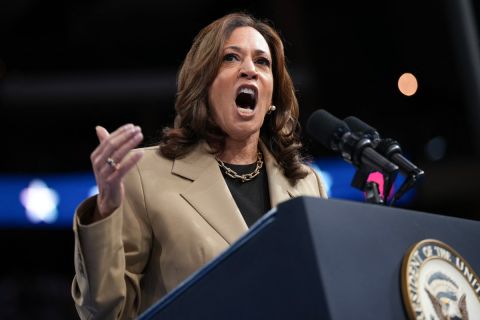 Harris responds to Pro-Palestinian chants with call for ceasefire at arizona rally