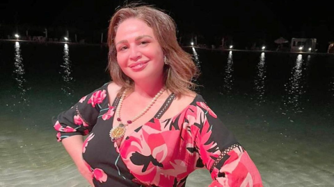 إلهام شاهين تنتقد مخرج لأدائه الصلاة في وقتها.. وتتجاهل الهجوم بصورة صيفية