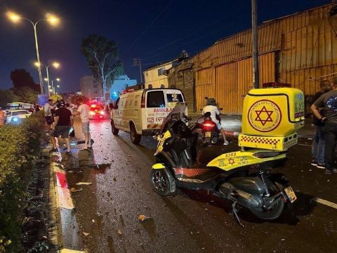 إعلام عبري: مقتل إسرائيلي وإصابة آخر بتفجير شاحنة في تل أبيب