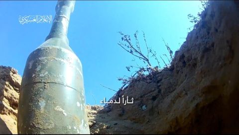 شاهد..القسام تواصل الدفاع عن رفح وتستهدف آليات الاحتلال 